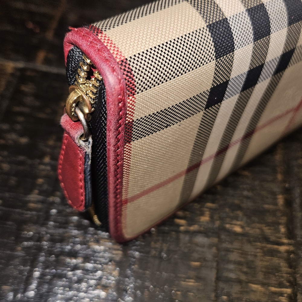 Burberry Red Leather and Beige Vintage Check Zip Wallet - Picture 4 of 9
